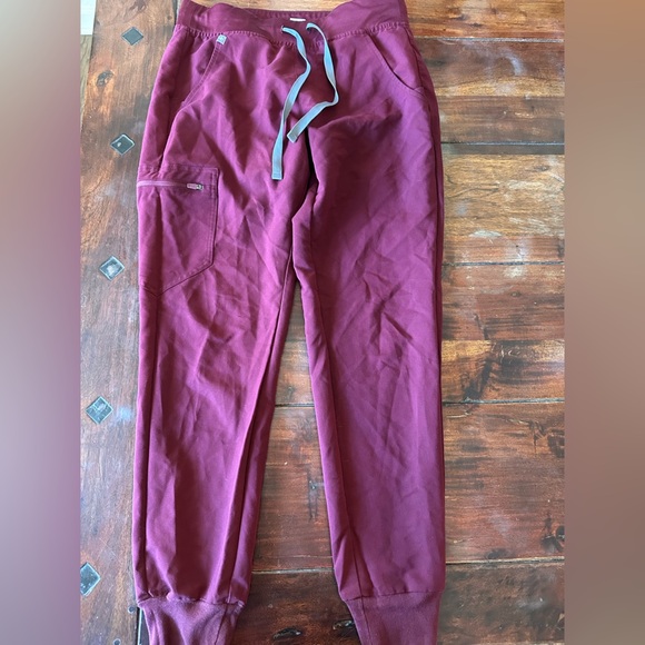 FIGS Technical Collection Zamora Jogger Scrub Pants | Burgundy | Size Small - Picture 7 of 12